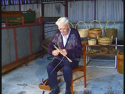 DVD2 - Round Willow Shopping Basket made by Bill Sinnott - Traditional Irish Basketmaking Documentary