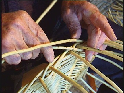 DVD2 - Round Willow Shopping Basket made by Bill Sinnott - Traditional Irish Basketmaking Documentary