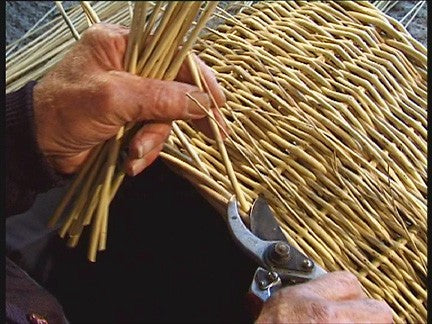 DVD2 - Round Willow Shopping Basket made by Bill Sinnott - Traditional Irish Basketmaking Documentary