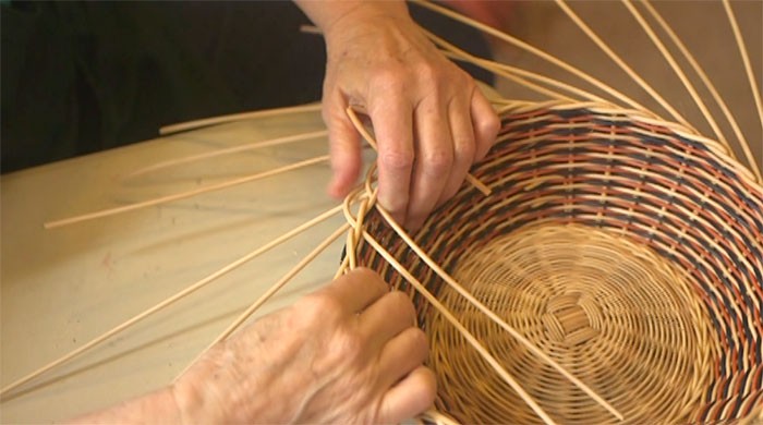 Spiral Weave Wicker Basket:  Flo Hoppe (DVD)
