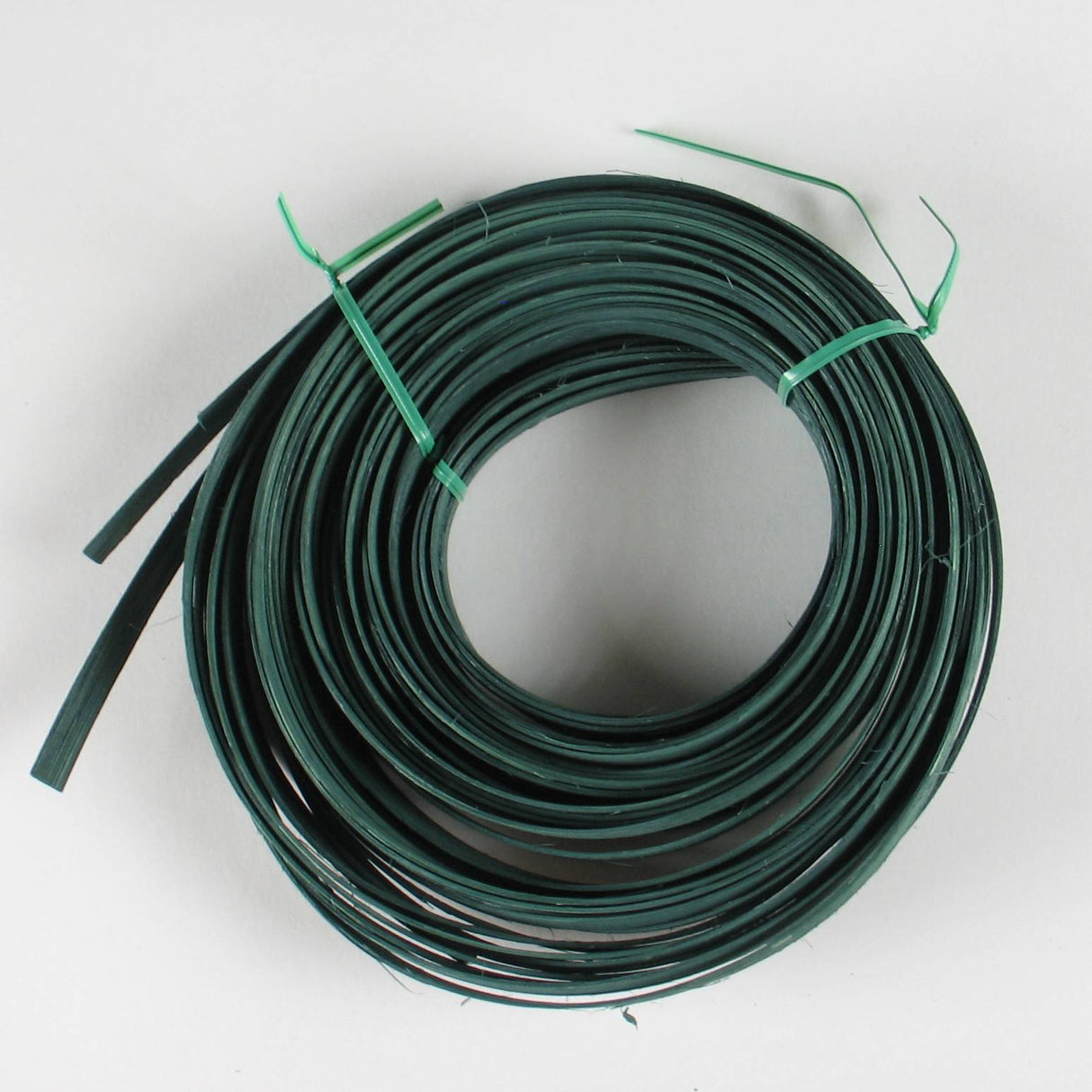 Hunter Green - 3/8" Flat (0.25 lb. bundle)