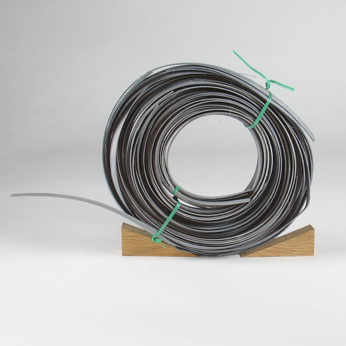 Pearl Gray - 1/2" Flat (0.25 lb. bundle)