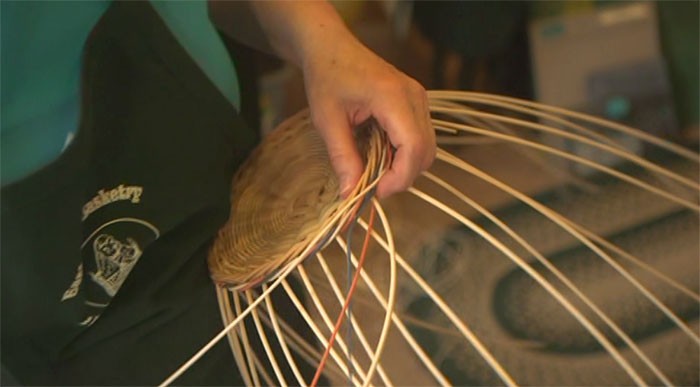 Spiral Weave Wicker Basket:  Flo Hoppe (DVD)